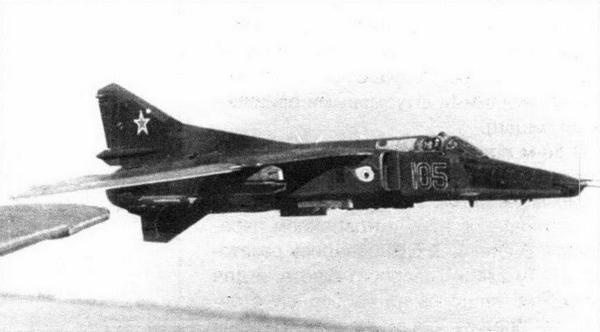 Иллюстрация к книге — Истребитель-бомбардировщик МиГ-27 [i_186.jpg]