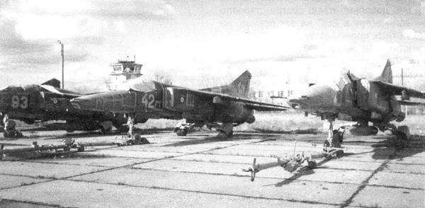 Иллюстрация к книге — Истребитель-бомбардировщик МиГ-27 [i_193.jpg]