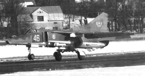 Иллюстрация к книге — Истребитель-бомбардировщик МиГ-27 [i_197.jpg]