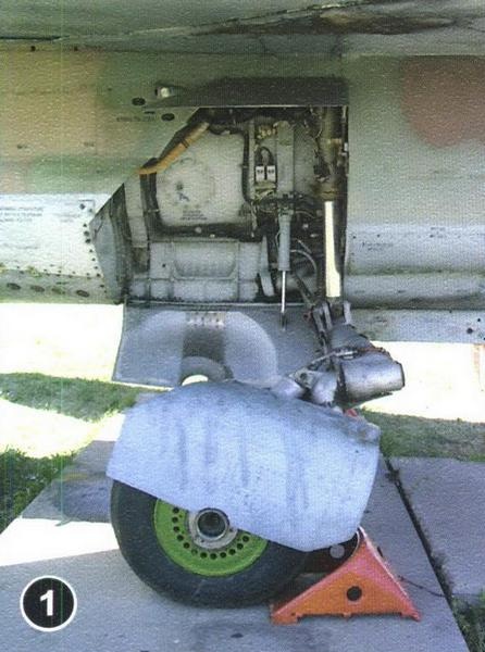 Иллюстрация к книге — Истребитель-бомбардировщик МиГ-27 [i_201.jpg]