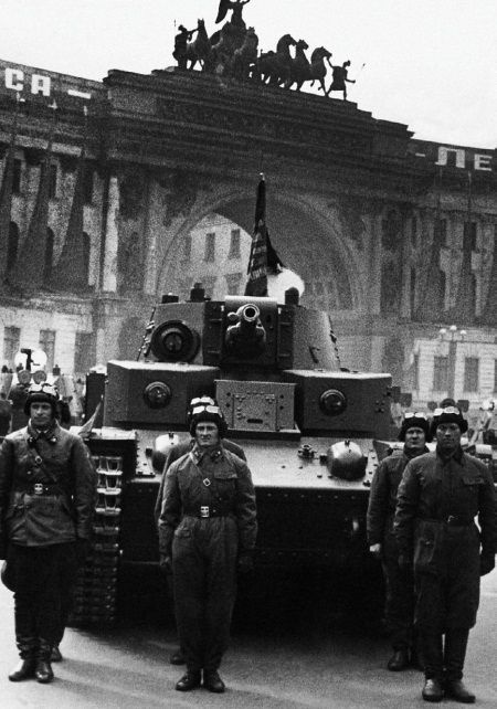 Иллюстрация к книге — Сухопутные линкоры Сталина [i_032.jpg]