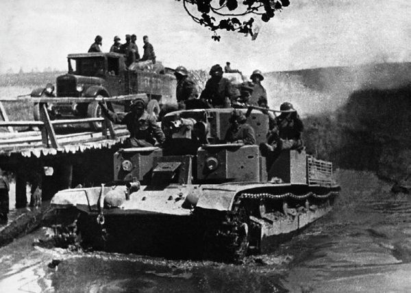 Иллюстрация к книге — Сухопутные линкоры Сталина [i_079.jpg]