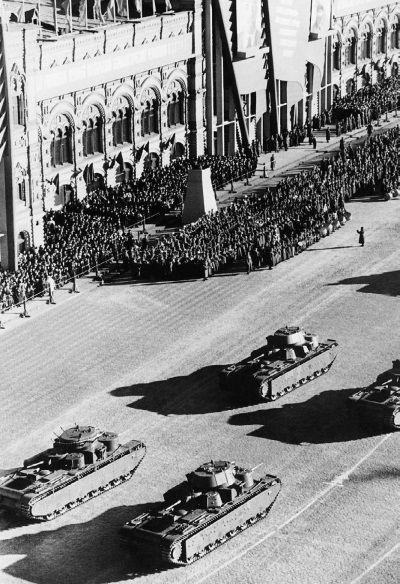 Иллюстрация к книге — Сухопутные линкоры Сталина [i_223.jpg]