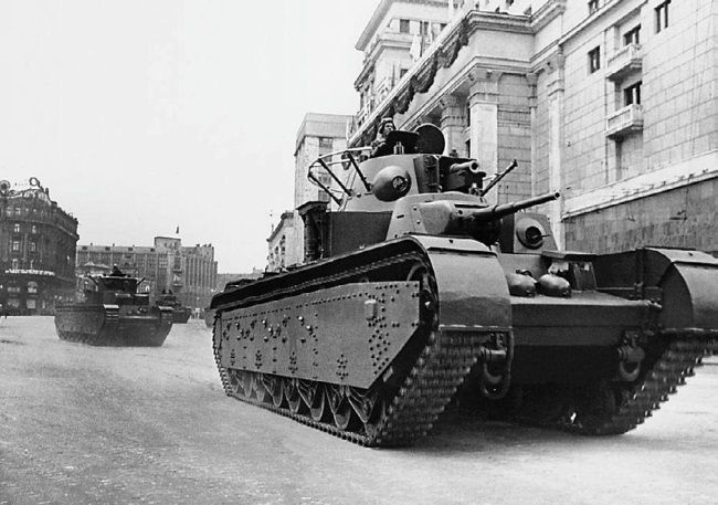 Иллюстрация к книге — Сухопутные линкоры Сталина [i_225.jpg]