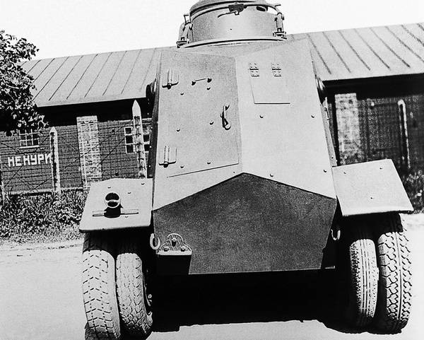 Иллюстрация к книге — Бронемашины Сталина, 1925-1945 [i_011.jpg]