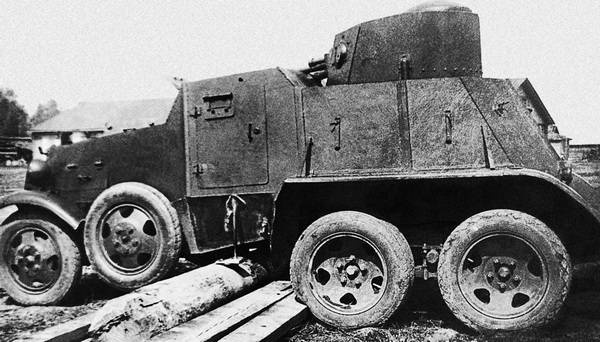 Иллюстрация к книге — Бронемашины Сталина, 1925-1945 [i_024.jpg]