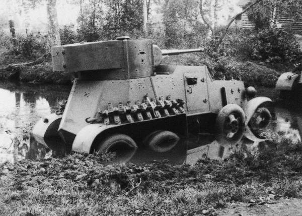 Иллюстрация к книге — Бронемашины Сталина, 1925-1945 [i_035.jpg]