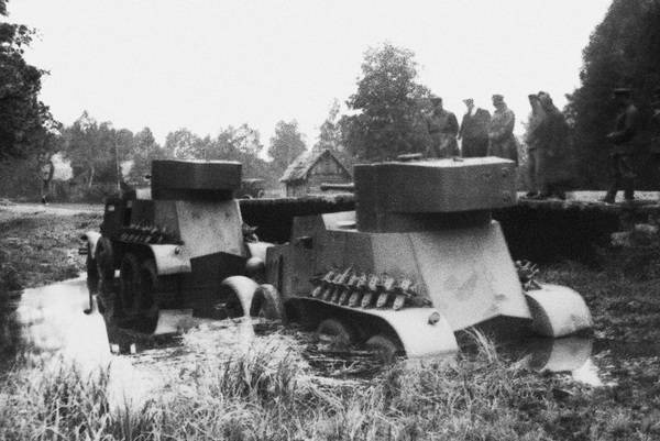 Иллюстрация к книге — Бронемашины Сталина, 1925-1945 [i_037.jpg]