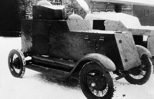 Иллюстрация к книге — Бронемашины Сталина, 1925-1945 [i_116.jpg]