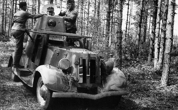 Иллюстрация к книге — Бронемашины Сталина, 1925-1945 [i_139.jpg]