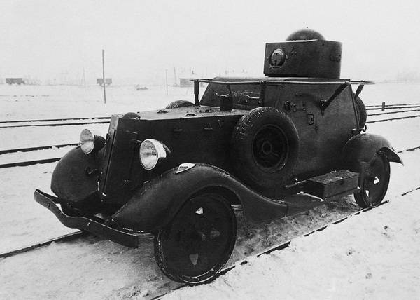 Иллюстрация к книге — Бронемашины Сталина, 1925-1945 [i_165.jpg]