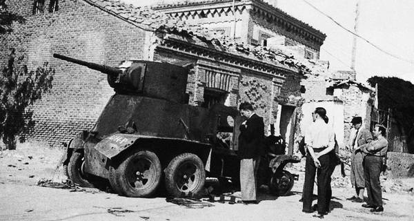 Иллюстрация к книге — Бронемашины Сталина, 1925-1945 [i_181.jpg]