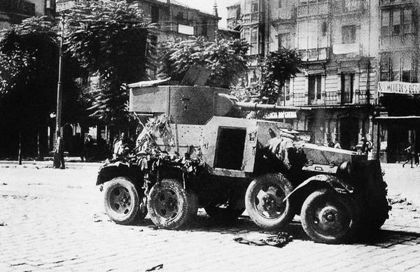 Иллюстрация к книге — Бронемашины Сталина, 1925-1945 [i_182.jpg]