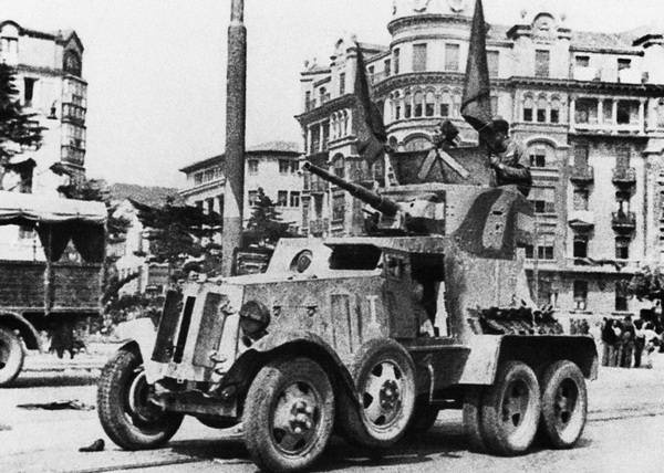 Иллюстрация к книге — Бронемашины Сталина, 1925-1945 [i_186.jpg]