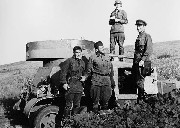 Иллюстрация к книге — Бронемашины Сталина, 1925-1945 [i_187.jpg]