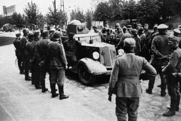 Иллюстрация к книге — Бронемашины Сталина, 1925-1945 [i_198.jpg]