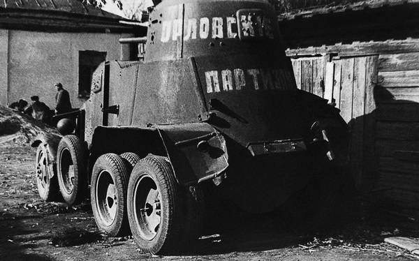 Иллюстрация к книге — Бронемашины Сталина, 1925-1945 [i_213.jpg]