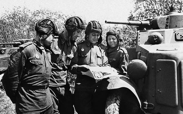 Иллюстрация к книге — Бронемашины Сталина, 1925-1945 [i_216.jpg]