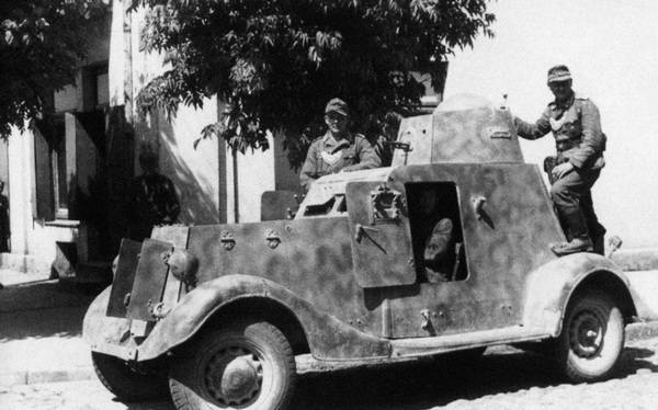 Иллюстрация к книге — Бронемашины Сталина, 1925-1945 [i_222.jpg]