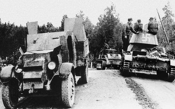 Иллюстрация к книге — Бронемашины Сталина, 1925-1945 [i_228.jpg]