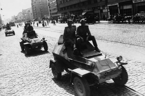 Иллюстрация к книге — Бронемашины Сталина, 1925-1945 [i_244.jpg]