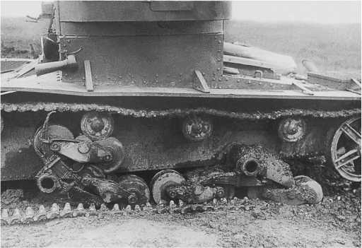 Иллюстрация к книге — Т-26. Тяжёлая судьба лёгкого танка [i_028.jpg]