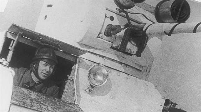 Иллюстрация к книге — Т-26. Тяжёлая судьба лёгкого танка [i_052.jpg]