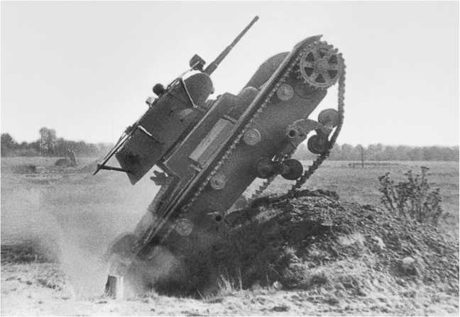 Иллюстрация к книге — Т-26. Тяжёлая судьба лёгкого танка [i_066.jpg]