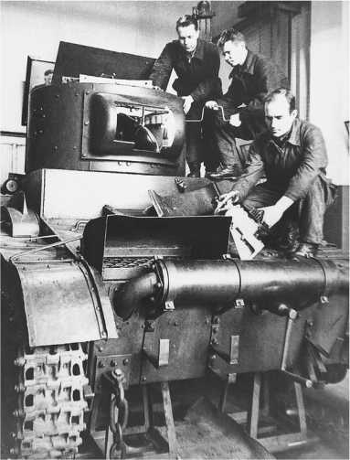 Иллюстрация к книге — Т-26. Тяжёлая судьба лёгкого танка [i_081.jpg]