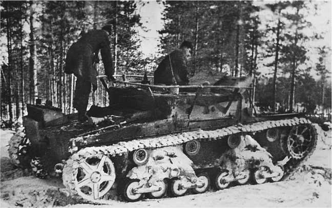 Иллюстрация к книге — Т-26. Тяжёлая судьба лёгкого танка [i_130.jpg]