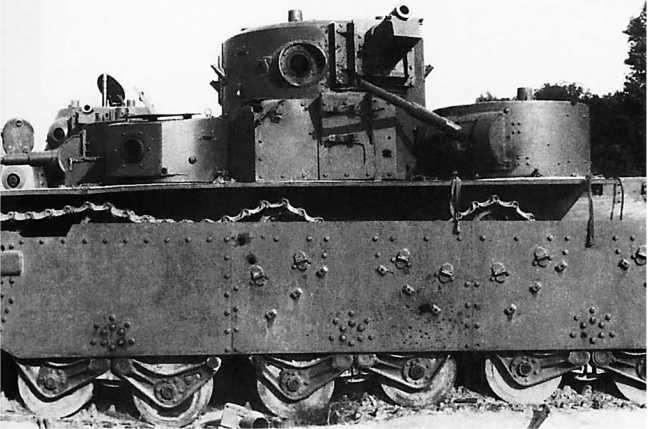 Иллюстрация к книге — Советский тяжелый танк Т-35. &quot;Сталинский монстр&quot; [i_118.jpg]