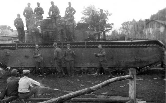 Иллюстрация к книге — Советский тяжелый танк Т-35. &quot;Сталинский монстр&quot; [i_142.jpg]