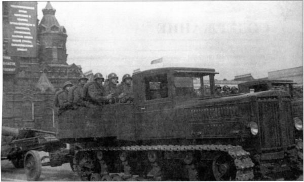 Иллюстрация к книге — Артиллерийский тягач &quot;Коминтерн&quot;. На службе у бога войны [i_002.jpg]