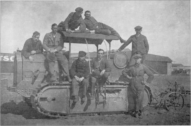 Иллюстрация к книге — Артиллерийский тягач &quot;Коминтерн&quot;. На службе у бога войны [i_030.jpg]