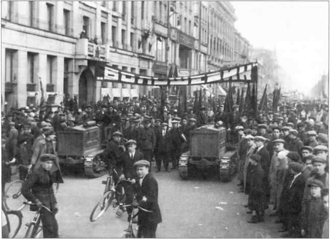 Иллюстрация к книге — Артиллерийский тягач &quot;Коминтерн&quot;. На службе у бога войны [i_059.jpg]