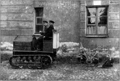 Иллюстрация к книге — Артиллерийский тягач &quot;Коминтерн&quot;. На службе у бога войны [i_063.jpg]