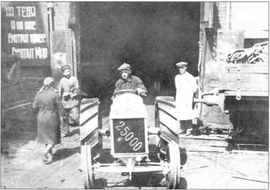 Иллюстрация к книге — Артиллерийский тягач &quot;Коминтерн&quot;. На службе у бога войны [i_088.jpg]