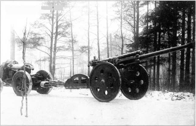 Иллюстрация к книге — Артиллерийский тягач &quot;Коминтерн&quot;. На службе у бога войны [i_089.jpg]