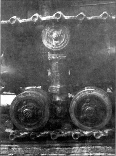 Иллюстрация к книге — Артиллерийский тягач &quot;Коминтерн&quot;. На службе у бога войны [i_136.jpg]