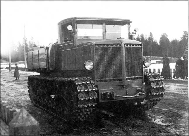 Иллюстрация к книге — Артиллерийский тягач &quot;Коминтерн&quot;. На службе у бога войны [i_140.jpg]