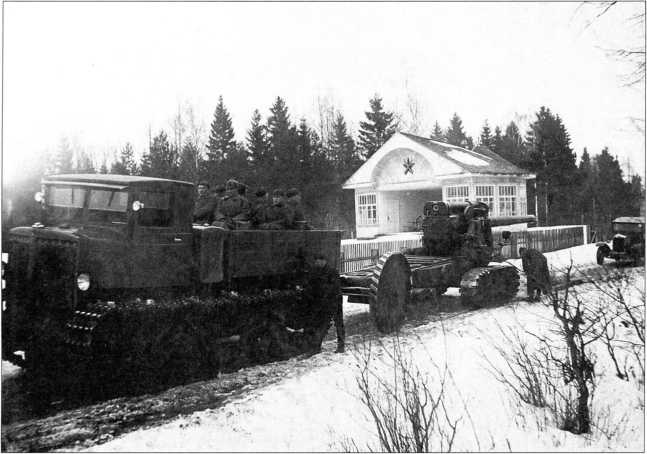 Иллюстрация к книге — Артиллерийский тягач &quot;Коминтерн&quot;. На службе у бога войны [i_143.jpg]