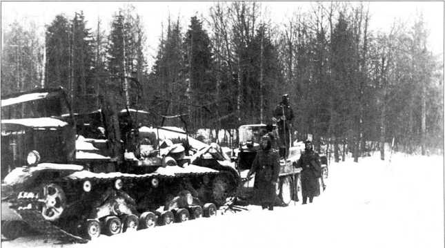 Иллюстрация к книге — Артиллерийский тягач &quot;Коминтерн&quot;. На службе у бога войны [i_149.jpg]