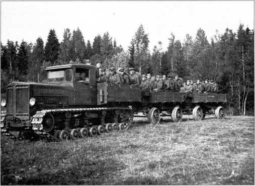 Иллюстрация к книге — Артиллерийский тягач &quot;Коминтерн&quot;. На службе у бога войны [i_156.jpg]