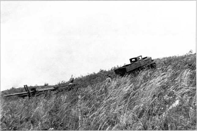 Иллюстрация к книге — Артиллерийский тягач &quot;Коминтерн&quot;. На службе у бога войны [i_157.jpg]