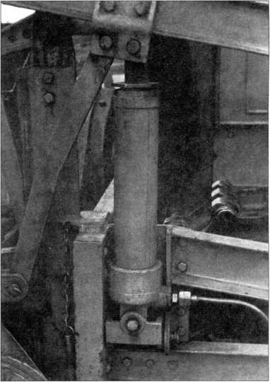 Иллюстрация к книге — Артиллерийский тягач &quot;Коминтерн&quot;. На службе у бога войны [i_166.jpg]