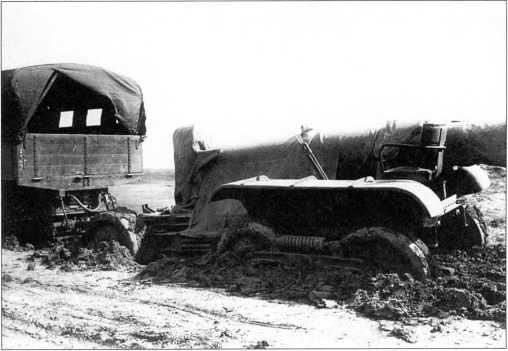 Иллюстрация к книге — Артиллерийский тягач &quot;Коминтерн&quot;. На службе у бога войны [i_178.jpg]