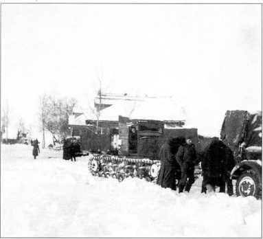 Иллюстрация к книге — Артиллерийский тягач &quot;Коминтерн&quot;. На службе у бога войны [i_182.jpg]