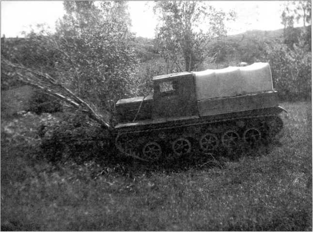 Иллюстрация к книге — Артиллерийский тягач &quot;Коминтерн&quot;. На службе у бога войны [i_191.jpg]