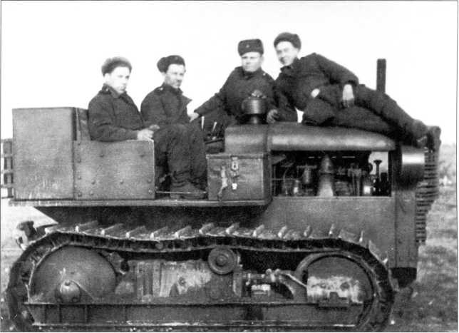 Иллюстрация к книге — Артиллерийский тягач &quot;Коминтерн&quot;. На службе у бога войны [i_193.jpg]