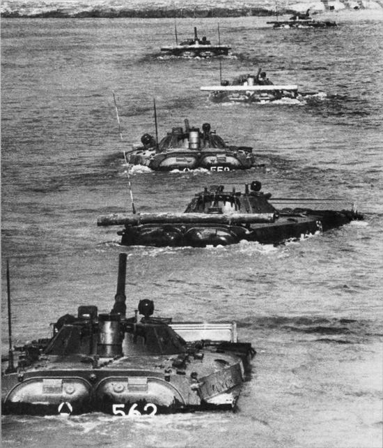 Иллюстрация к книге — Боевые машины пехоты БМП-1, БМП-2 и БМП-3: «Братская могила пехоты» или супероружие [i_015.jpg]